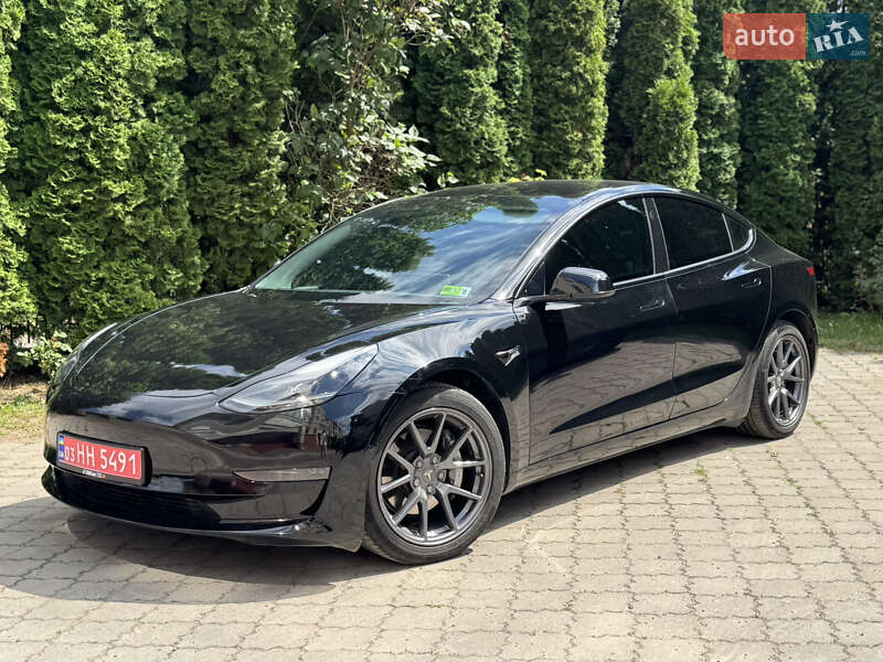 Седан Tesla Model 3 2021 в Луцке
