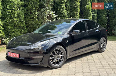 Седан Tesla Model 3 2021 в 