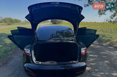 Седан Tesla Model 3 2019 в 