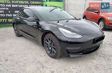 Седан Tesla Model 3 2023 в 
