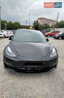 Седан Tesla Model 3 2023 в 