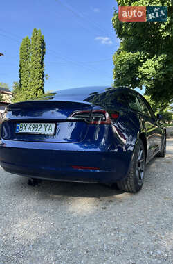 Седан Tesla Model 3 2022 в 