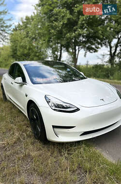 Седан Tesla Model 3 2020 в 