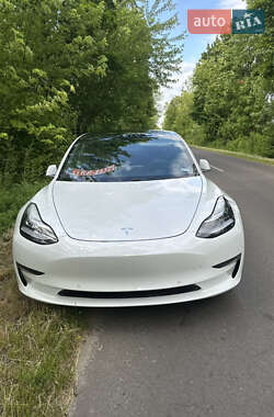 Седан Tesla Model 3 2020 в 