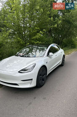 Седан Tesla Model 3 2020 в 