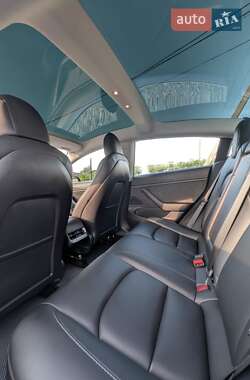 Седан Tesla Model 3 2020 в Луцьку