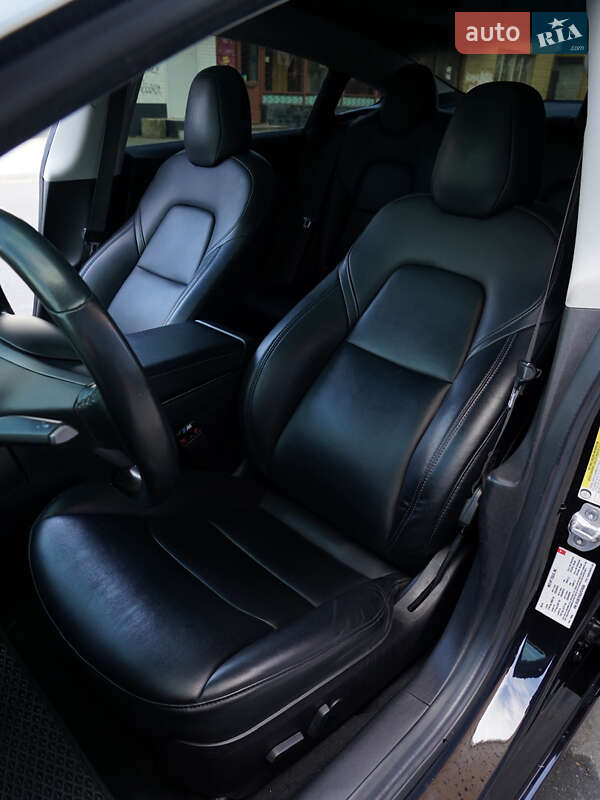 Седан Tesla Model 3 2018 в Одессе