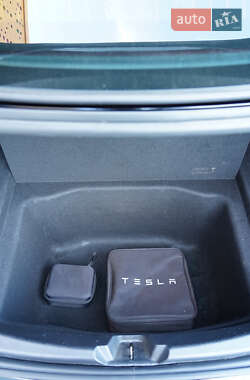 Седан Tesla Model 3 2018 в 
