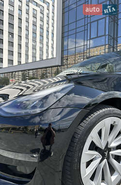 Седан Tesla Model 3 2022 в 