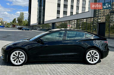 Седан Tesla Model 3 2022 в 