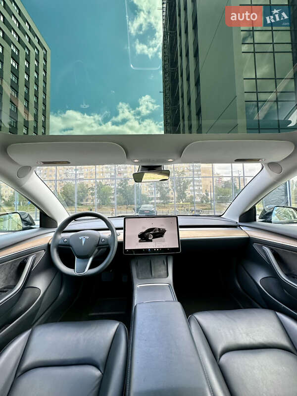 Седан Tesla Model 3 2022 в Днепре