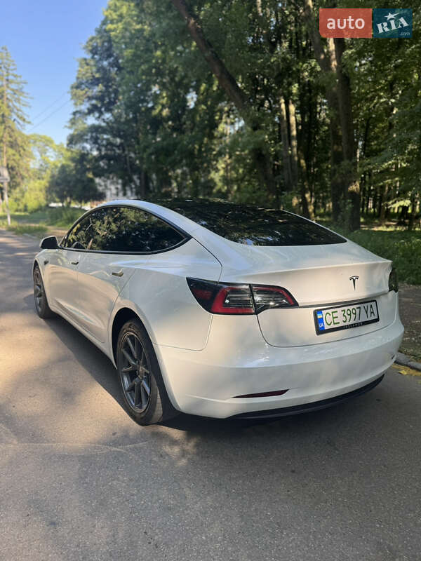 Седан Tesla Model 3 2022 в Чернівцях