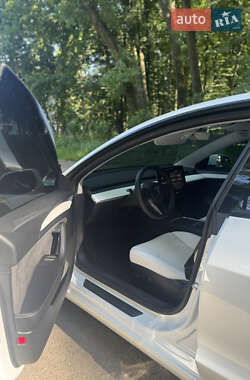 Седан Tesla Model 3 2022 в 