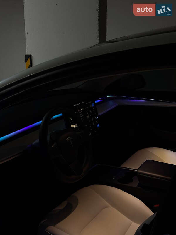 Седан Tesla Model 3 2022 в Чернівцях