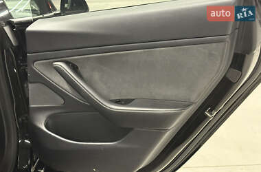 Седан Tesla Model 3 2019 в 