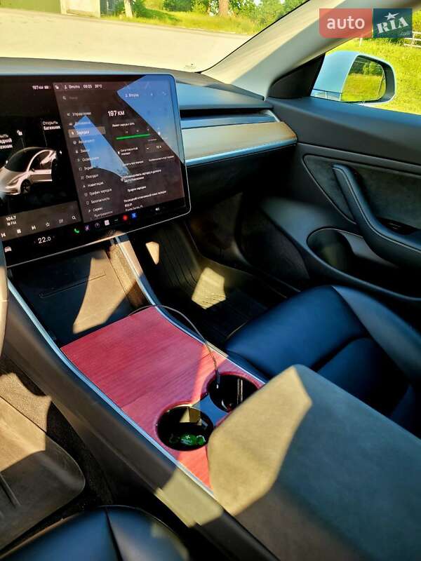 Седан Tesla Model 3 2019 в Львове