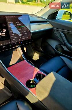 Седан Tesla Model 3 2019 в 
