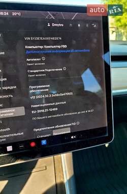 Седан Tesla Model 3 2019 в Львове