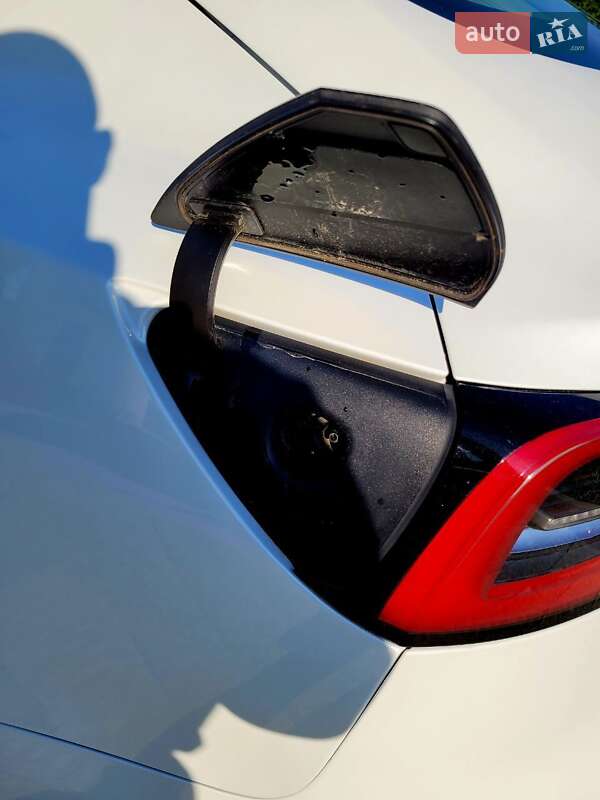Седан Tesla Model 3 2019 в Львове
