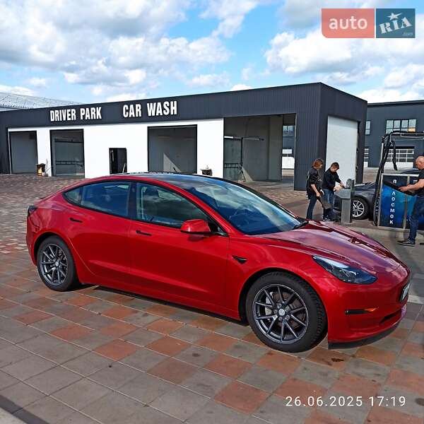 Седан Tesla Model 3 2022 в Броварах