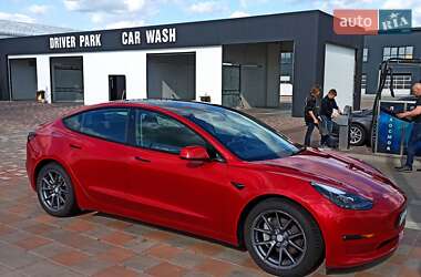 Седан Tesla Model 3 2022 в 