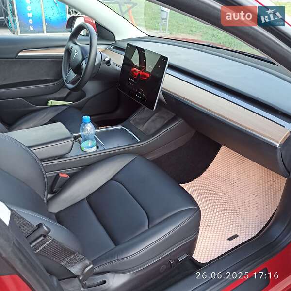 Седан Tesla Model 3 2022 в Броварах