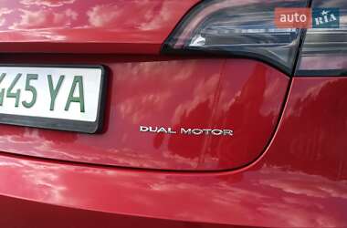 Седан Tesla Model 3 2022 в 