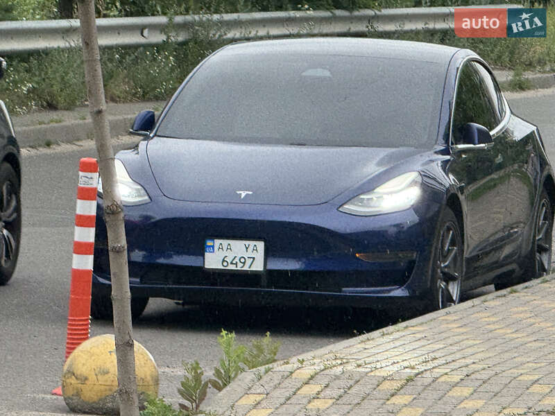 Седан Tesla Model 3 2020 в 