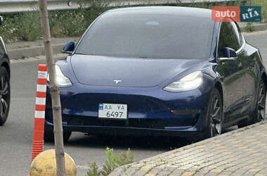 Седан Tesla Model 3 2020 в 
