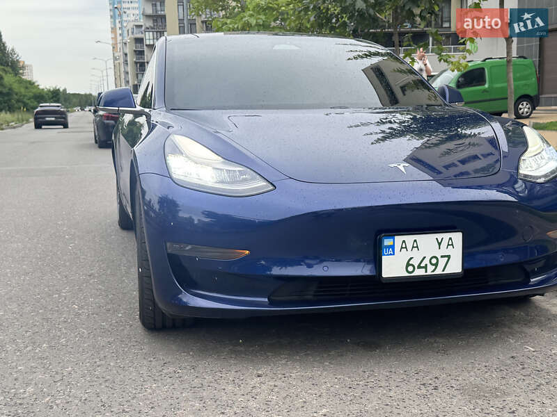Седан Tesla Model 3 2020 в Києві