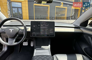 Седан Tesla Model 3 2021 в 