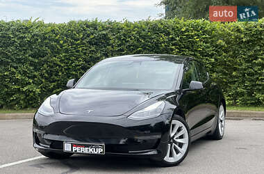 Седан Tesla Model 3 2022 в 