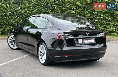 Седан Tesla Model 3 2022 в 