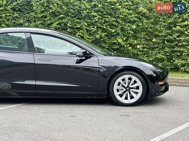 Седан Tesla Model 3 2022 в Києві