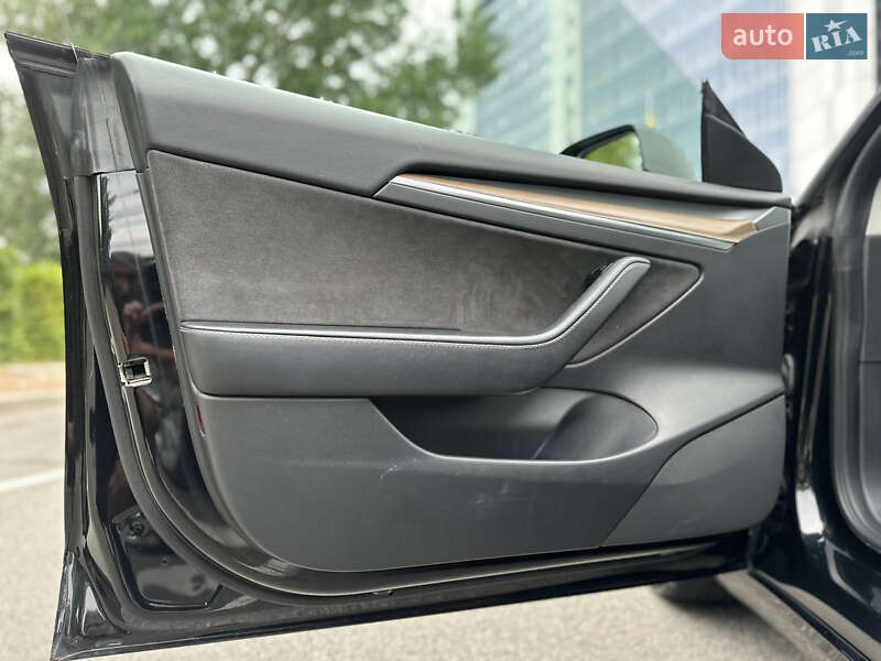 Седан Tesla Model 3 2022 в Києві