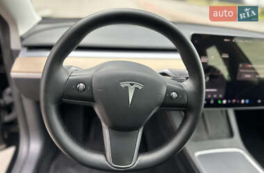 Седан Tesla Model 3 2022 в 