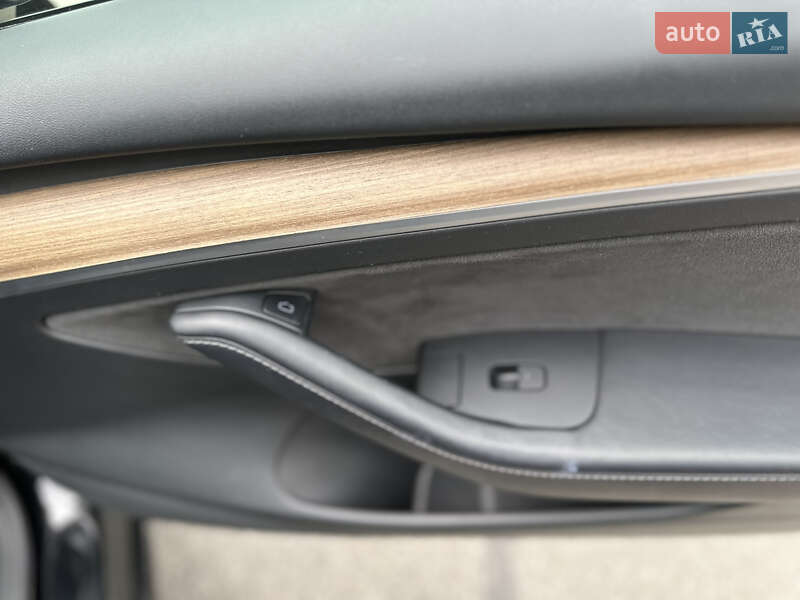 Седан Tesla Model 3 2022 в Києві
