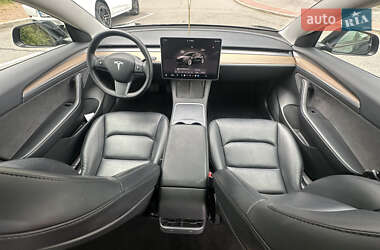 Седан Tesla Model 3 2022 в 