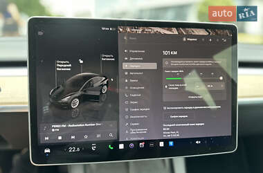 Седан Tesla Model 3 2022 в 