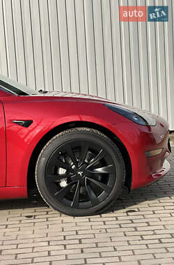 Седан Tesla Model 3 2022 в 