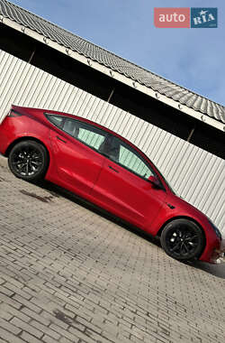 Седан Tesla Model 3 2022 в 