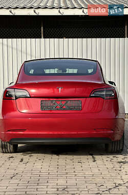 Седан Tesla Model 3 2022 в 
