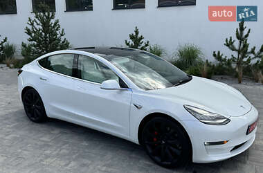 Седан Tesla Model 3 2019 в 