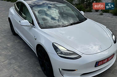 Седан Tesla Model 3 2019 в 