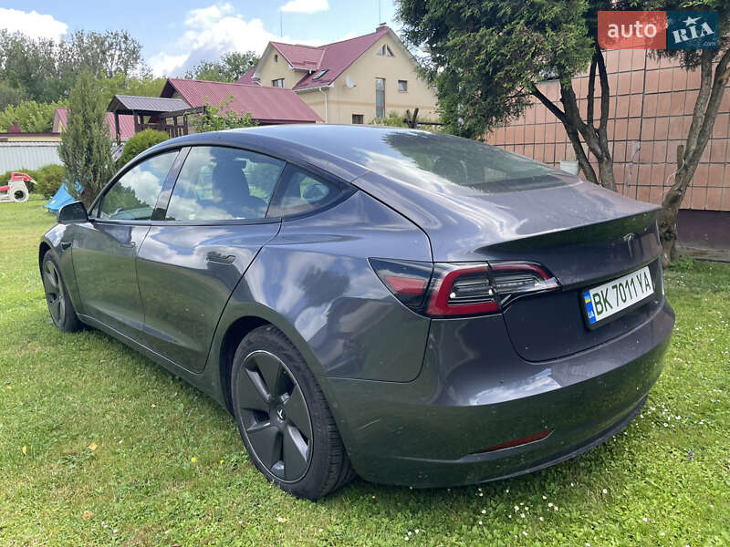 Седан Tesla Model 3 2021 в Ровно