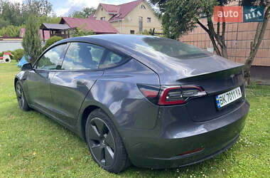 Седан Tesla Model 3 2021 в 