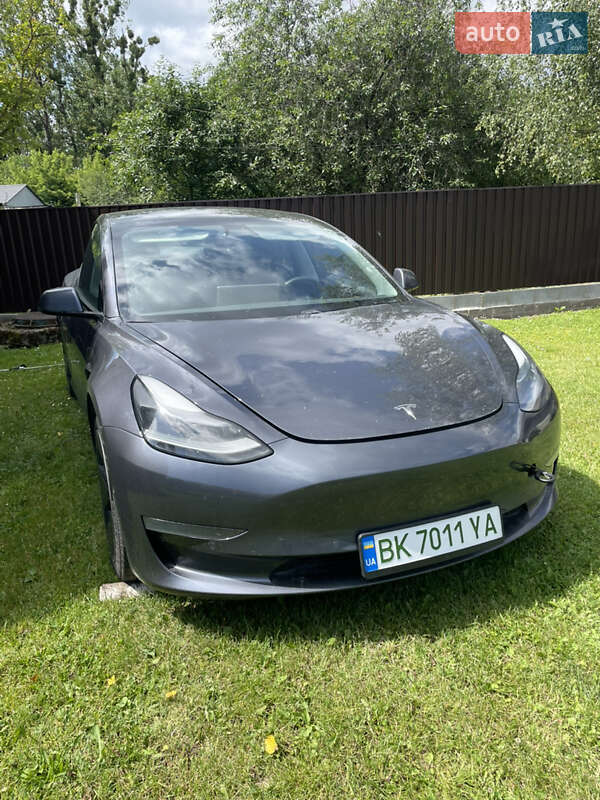 Седан Tesla Model 3 2021 в 