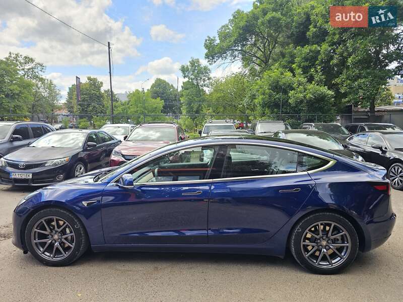 Седан Tesla Model 3 2018 в Львове
