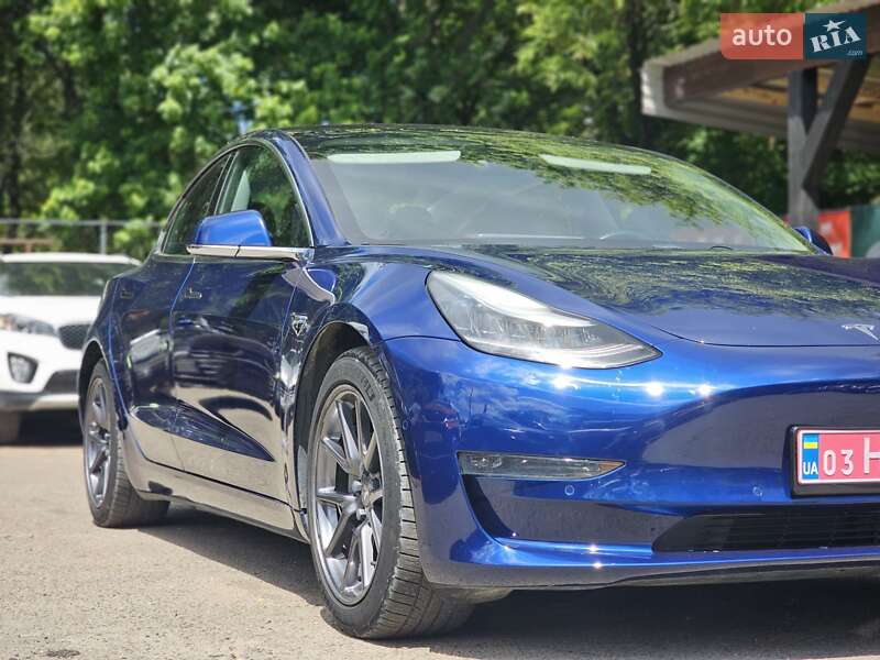 Седан Tesla Model 3 2018 в Львове
