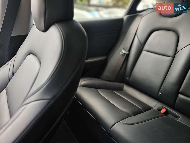 Седан Tesla Model 3 2018 в Львове
